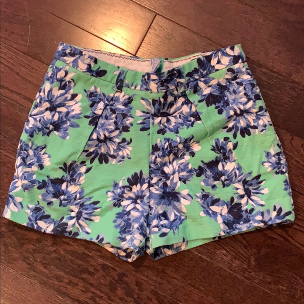 High waisted floral mini shorts!